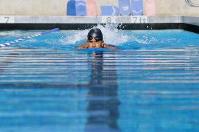 Ryan McVay/Photodisc/Getty Images However you break your thumb, competitive swimming is difficult, but not impossible.