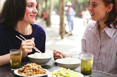 Jupiterimages/Photos.com/Getty Images Provided you stick to your calorie intake, eating three meals is a perfectly acceptable meal frequency.