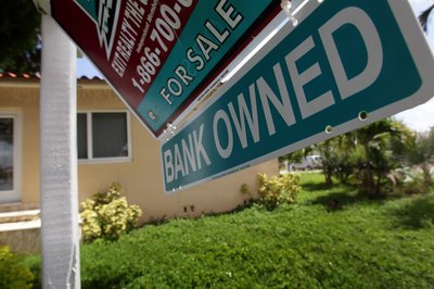 Joe Raedle/Getty Images News/Getty Images Knowing your local real estate market is important to submitting the best offer on a foreclosed home.