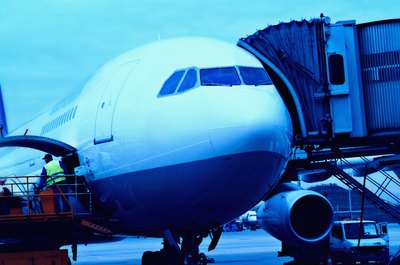 Medioimages/Photodisc/Photodisc/Getty Images You must be able to lift 70 pounds to be a Delta baggage handler.