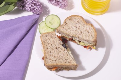 Hemera Technologies/AbleStock.com/Getty Images Using a small plate can help you eat less.