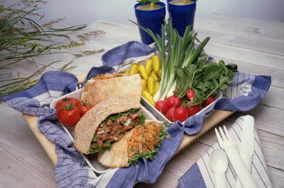 Jupiterimages/Comstock/Getty Images The right foods can ease digestive function.