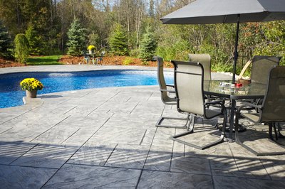Jupiterimages/Photos.com/Getty Images It's possible to create an outdoor room that's easy on your wallet.
