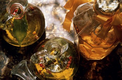 Eising/Photodisc/Getty Images Apple cider vinegar's health benefits have been known for centuries.