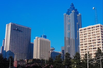 Jupiterimages/Photos.com/Getty Images If you live in Tennessee but earned money in Atlanta, you may be subject to Georgia income taxes.