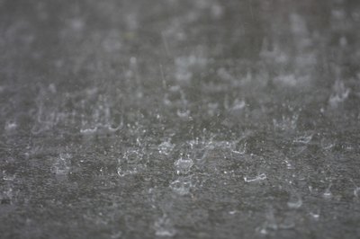 Hemera Technologies/AbleStock.com/Getty Images Don't let the weather stop you from achieving your fitness goals.