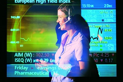 Photodisc/Photodisc/Getty Images Hedge fund analysts analyze investment ideas.