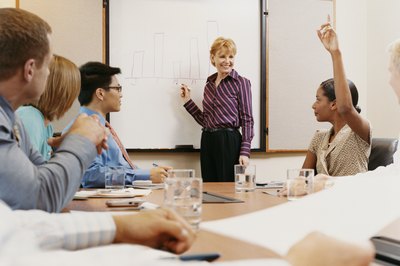 Digital Vision./Photodisc/Getty Images Visual cues are just one way to train a right-brained person.