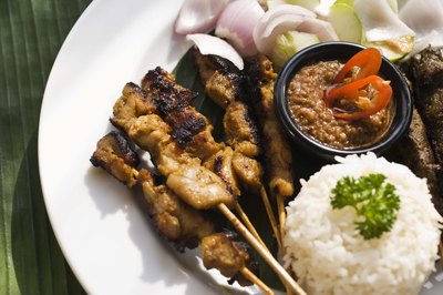Jupiterimages/Goodshoot/Getty Images Foods take different lengths of time to digest.