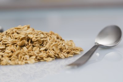 Jupiterimages/Comstock/Getty Images Oats provide heart-healthy beta-glucan fiber.