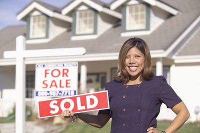 Brand X Pictures/Brand X Pictures/Getty Images Both duration of alimony and consistency of payments matter to lenders.
