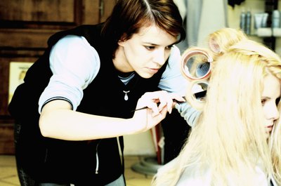 Medioimages/Photodisc/Photodisc/Getty Images Black and white is a winning combination at many salons.