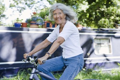 Jupiterimages/BananaStock/Getty Images A temporary annuity can provide short-term income while you wait for other benefits to kick in.