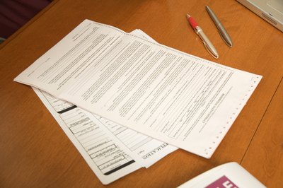 Jupiterimages/liquidlibrary/Getty Images Read a policy contract to determine the surrender charges.