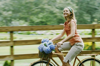 Jupiterimages/Creatas/Getty Images Lose weight and enjoy the sights while biking.