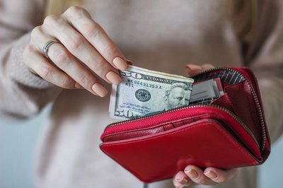 How to Pay Bills Without a Bank Account