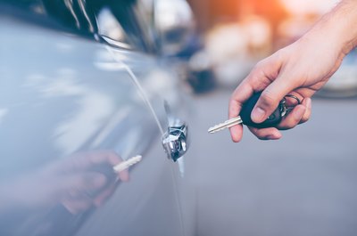 How to Trade in My Car Instead of Refinancing