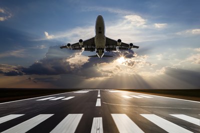 Pros & Cons of Using a Travel Agent vs. Booking Online