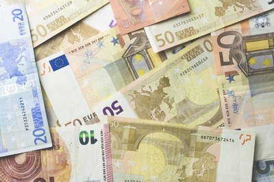 How do I Cash a Check in Euros at a U.S.Bank?