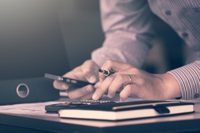How to Calculate the Price of a Bond With Semiannual Coupon Interest Payments