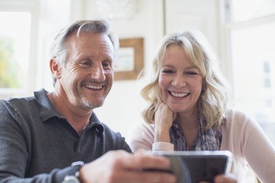 The Difference Between a Credit Reference & a Cosigner