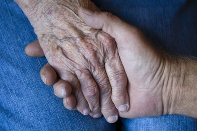 How to Change Bank Accounts & Deeds After a Spouse Dies