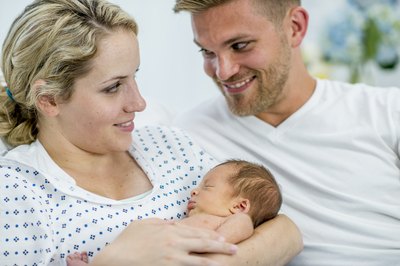Can a Newborn Baby Go Under the Dad's Insurance if the Couple Is Not Married?