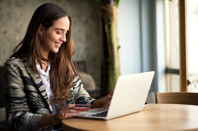 Am I Responsible for Pending Charges if I Cancel a Credit Card?