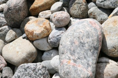 How to Make Fake Rocks for Pool Designs