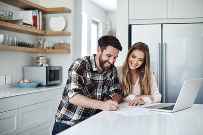 How to Figure the Tax Withholding on an Early IRA Withdrawal