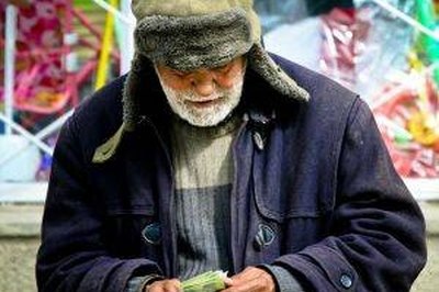 How Does a Homeless Person Stay Warm in the Winter?