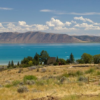 bear lake utah camping straddles idaho aquamarine visible distance seen unique states which waters minerals due its