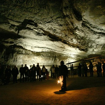 What Are Some of the Geological Features in Mammoth Cave? | USA Today