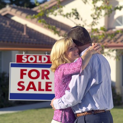 Brand X Pictures/Brand X Pictures/Getty Images Everyone involved in your mortgage transaction will need to move quickly to close the deal in 15 days..