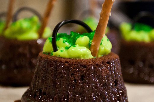 Make Your Own Cauldron Cupcakes | eHow
