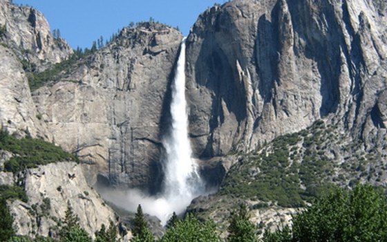 There are some awesome rock climbs in Yosemite, nearby.