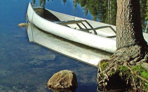 The Devil's Waterhole Canoe Tour introduces guests to the geology and ecology of the area.
