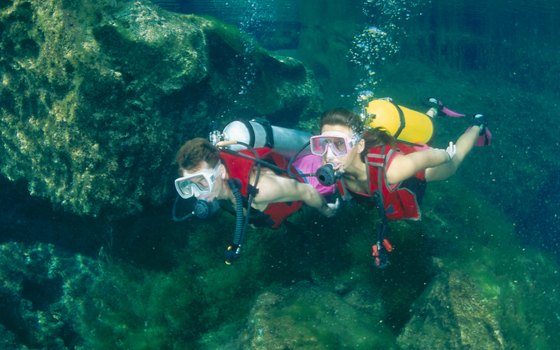 The sheltered waters of Puerto Aventuras offers excellent scuba diving oppotunities.