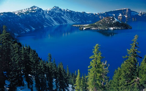Crater Lake National Park is located in Oregon.