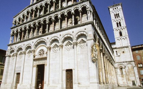 Lucchese Romanesque and baroque architecture blend on the streets of Lucca.