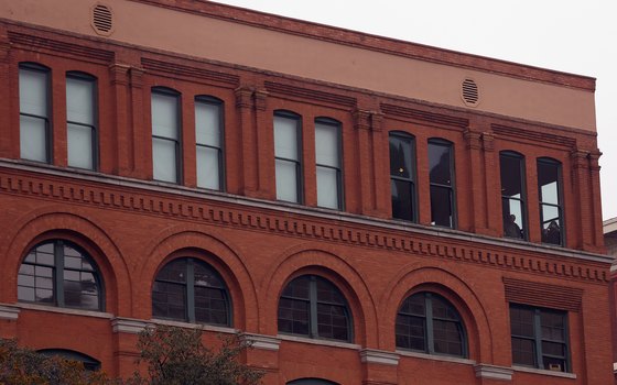 The JFK bus tour of Dallas makes a stop in Dealey Plaza.