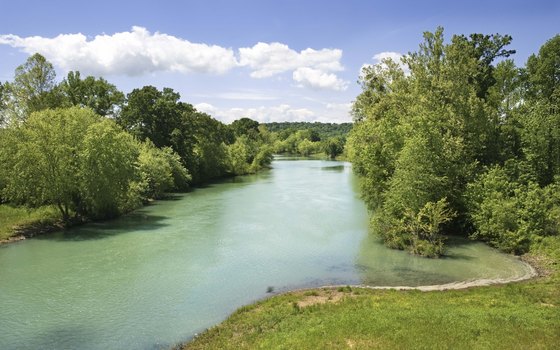 The Ozark River winds through the mountains in Iowa.