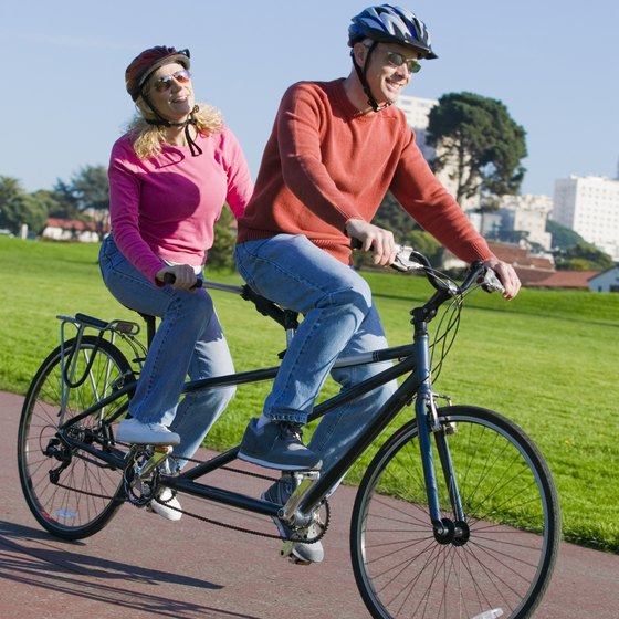 How Does a Bicycle Built for Two Work? - 80607227