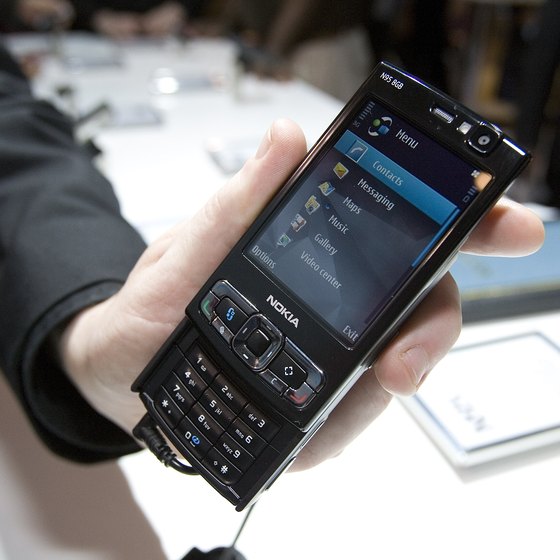 The N95 displays 240 by 320 pixel wallpaper images.