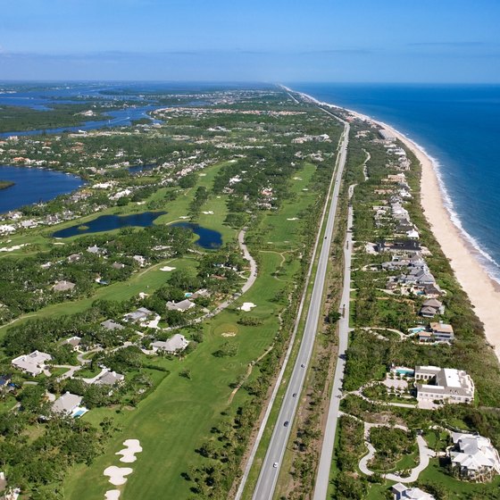 Which bodies of water surround Florida?