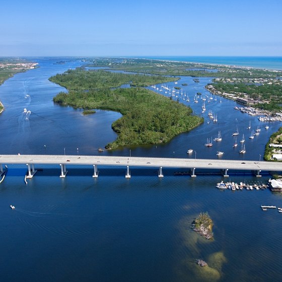 Florida's Intracoastal Waterway is the site of many restaurants.