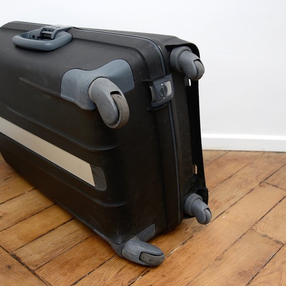 How To Remove Wheels From A Samsonite Suitcase Getaway USA