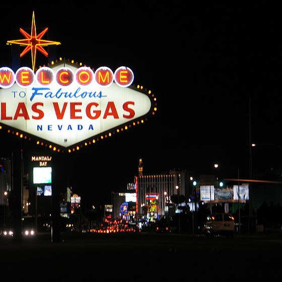 7 Tips for Pictures at the Las Vegas Sign