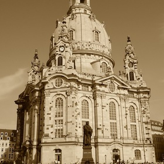 The restored Frauenkirche offers its own guided tours.
