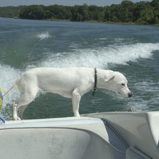 Many North Texas lake vacations include boating activities.